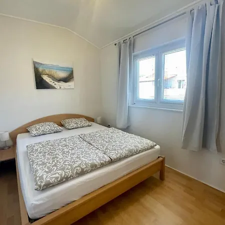 Eni Apartamento Vodice